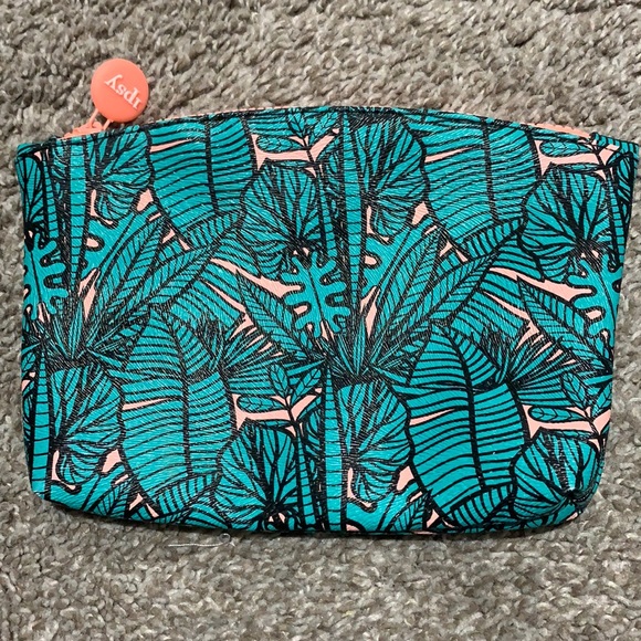 Makeup pouch - Picture 1 of 1